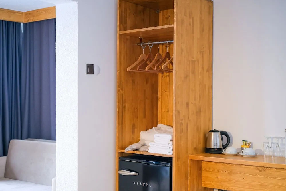Deluxe Room, 1 Double Bed with Sofa bed, Lake View (shared pool access from inside the room)