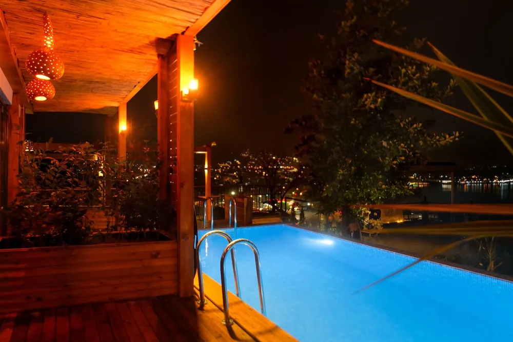 Deluxe Room, 1 Double Bed with Sofa bed, Lake View (shared pool access from inside the room)
