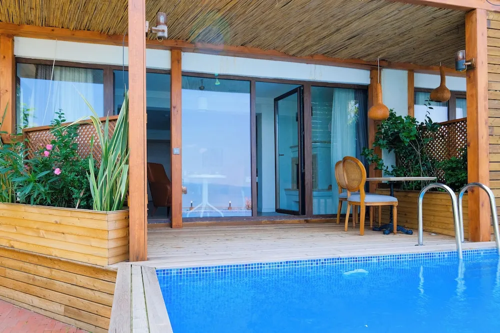 Deluxe Room, 1 Double Bed with Sofa bed, Lake View (shared pool access from inside the room)