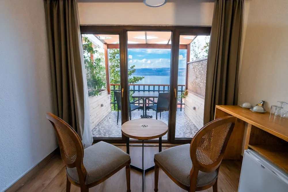 Standard Oda, 1 Çift Kişilik Yatak, Göl Manzaralı (without pool)