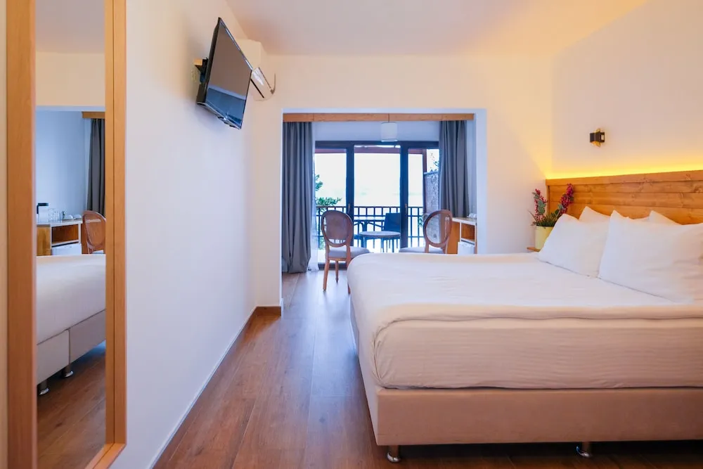 Standard Oda, 1 Çift Kişilik Yatak, Göl Manzaralı (without pool)