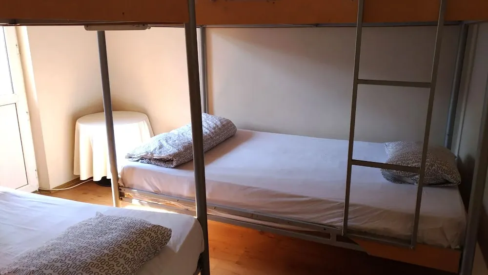 Basic Ortak Ranzalı Oda, Sadece erkekler için, Sigara İçilmez (4 Person)