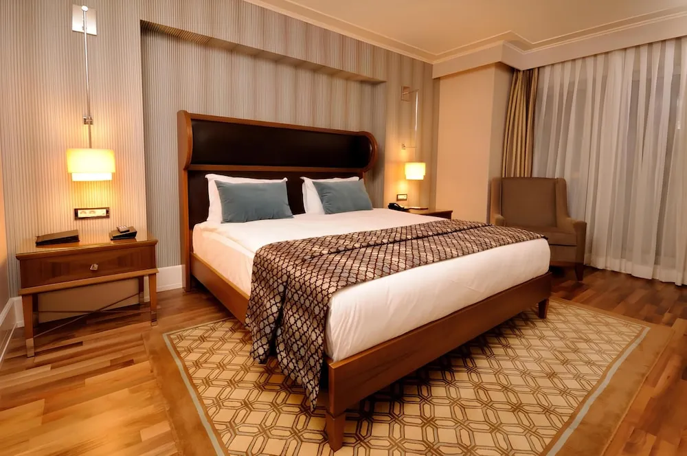 Deluxe Tek Büyük Yataklı Oda