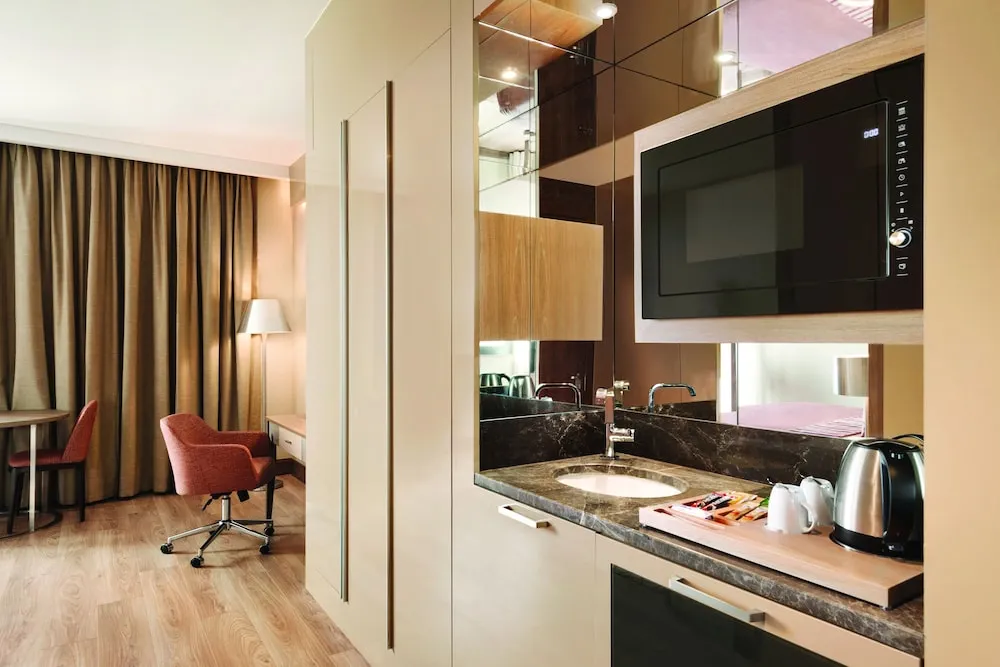 Luxury Süit, 1 Büyük (Queen) Boy Yatak, Engellilere Uygun, Sigara İçilmez (Mobility)