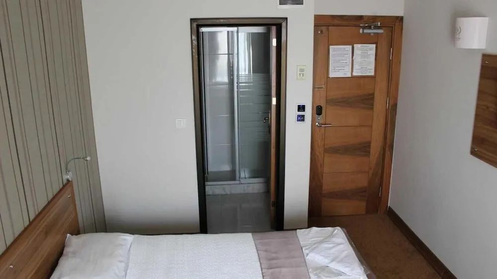 Büyük Yataklı Tek Kişilik Oda, Sigara İçilmez, Şehir Manzaralı
