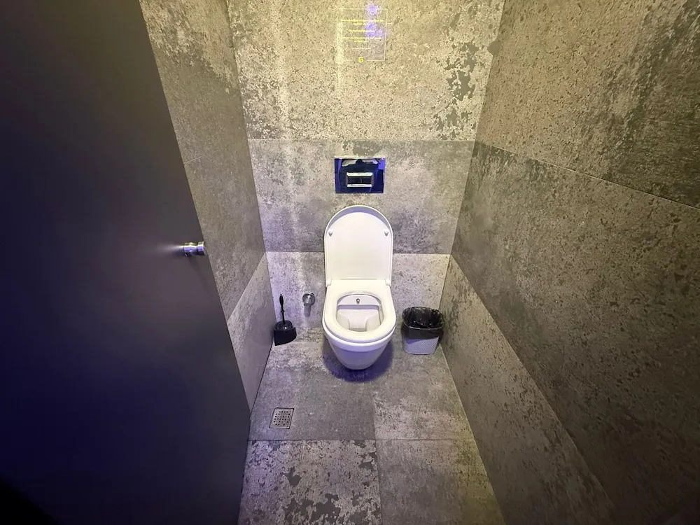 Elite Tek Kişilik Oda, Sadece erkekler için