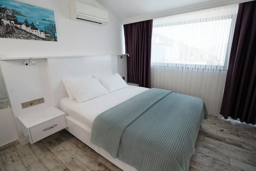 Romantic Tek Büyük Yataklı Oda