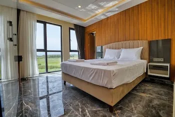 Evin Park Suit & Spa