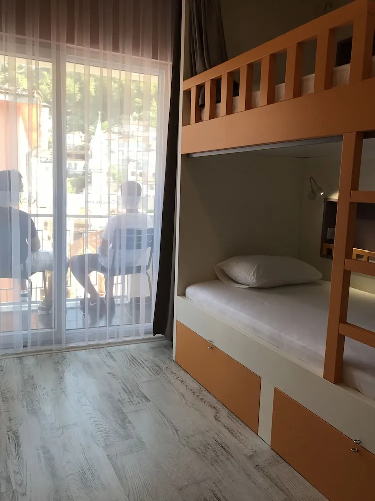 Basic Ortak Ranzalı Oda, Sadece erkekler için