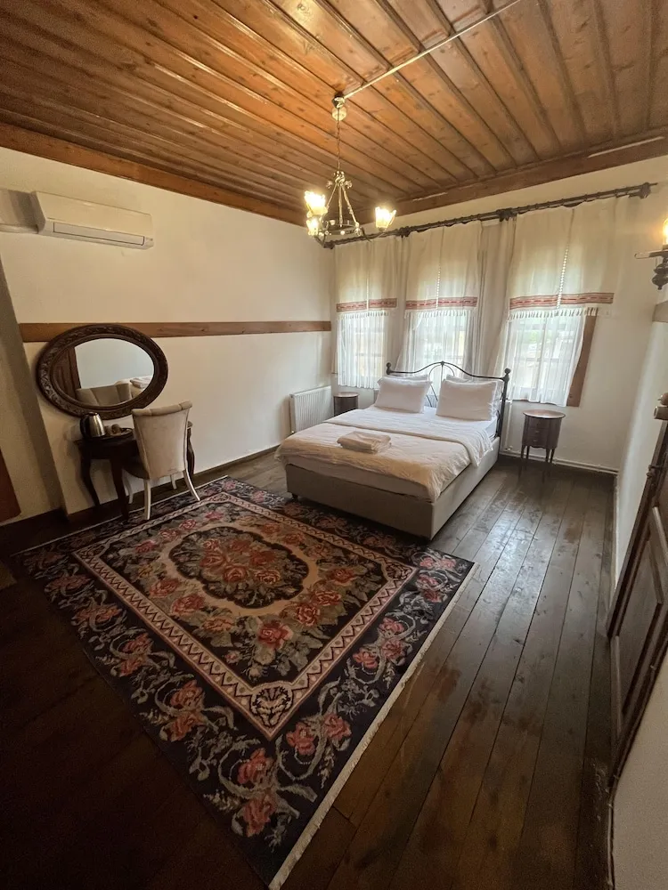 Luxury Tek Büyük Yataklı Oda