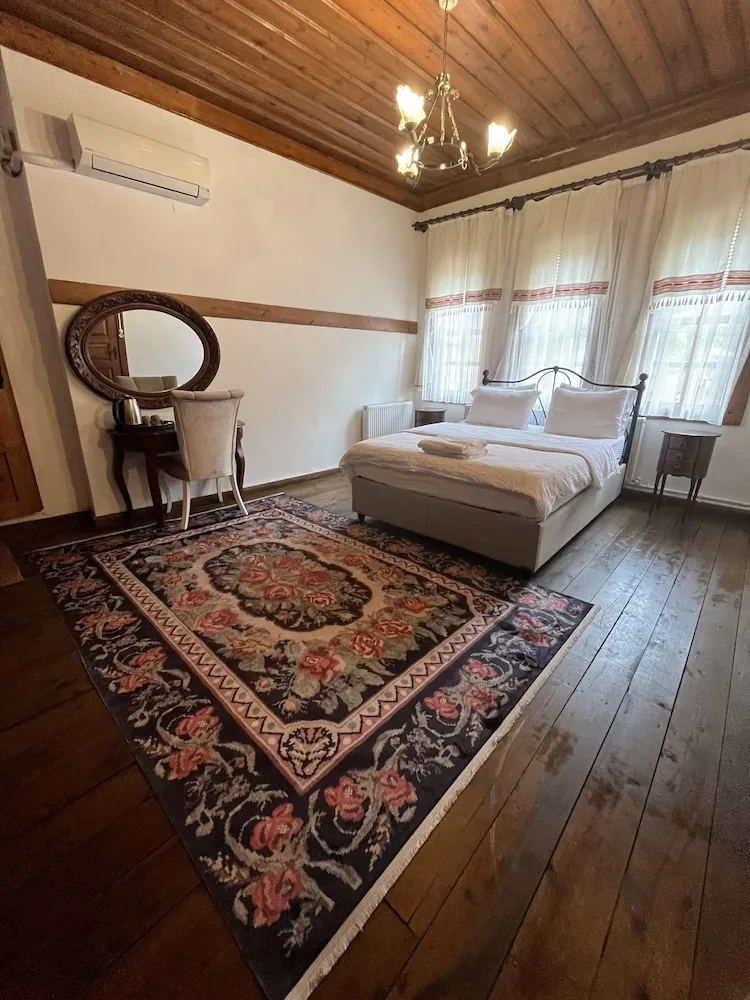 Luxury Tek Büyük Yataklı Oda