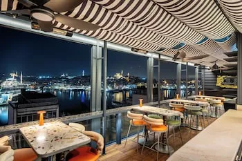 Momento Golden Horn Hotel