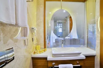 Momento Golden Horn Hotel