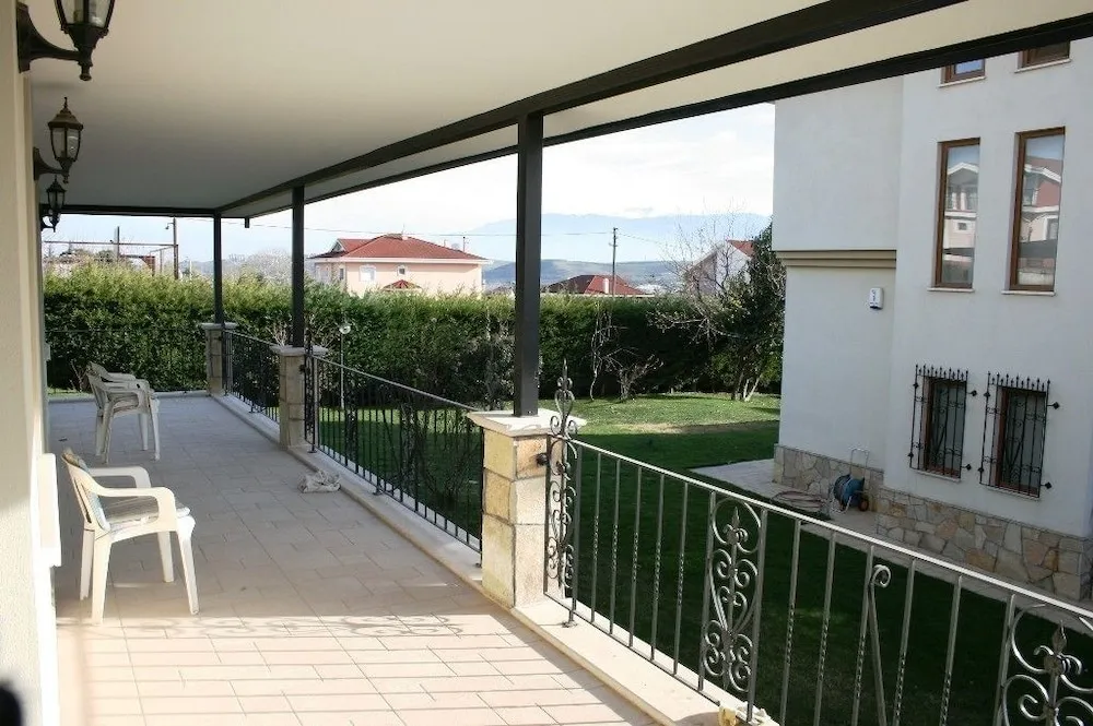 Family Villa, 4 Yatak Odası, Teras, Bahçe Manzaralı
