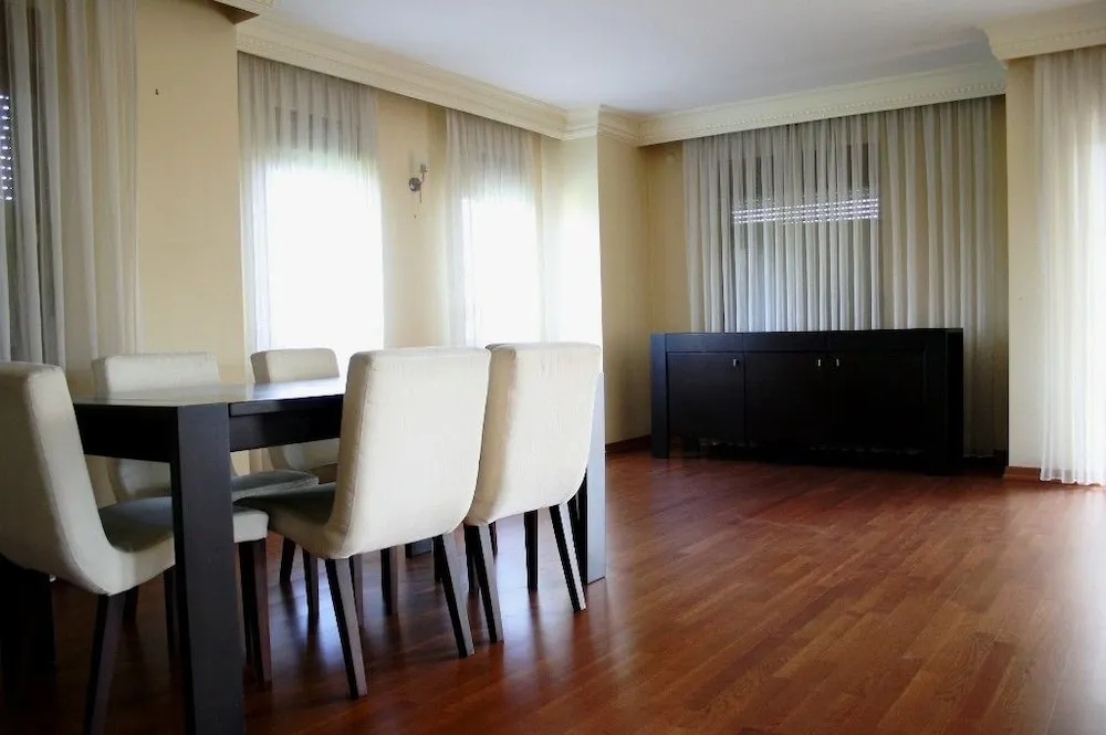 Family Villa, 4 Yatak Odası, Teras, Bahçe Manzaralı