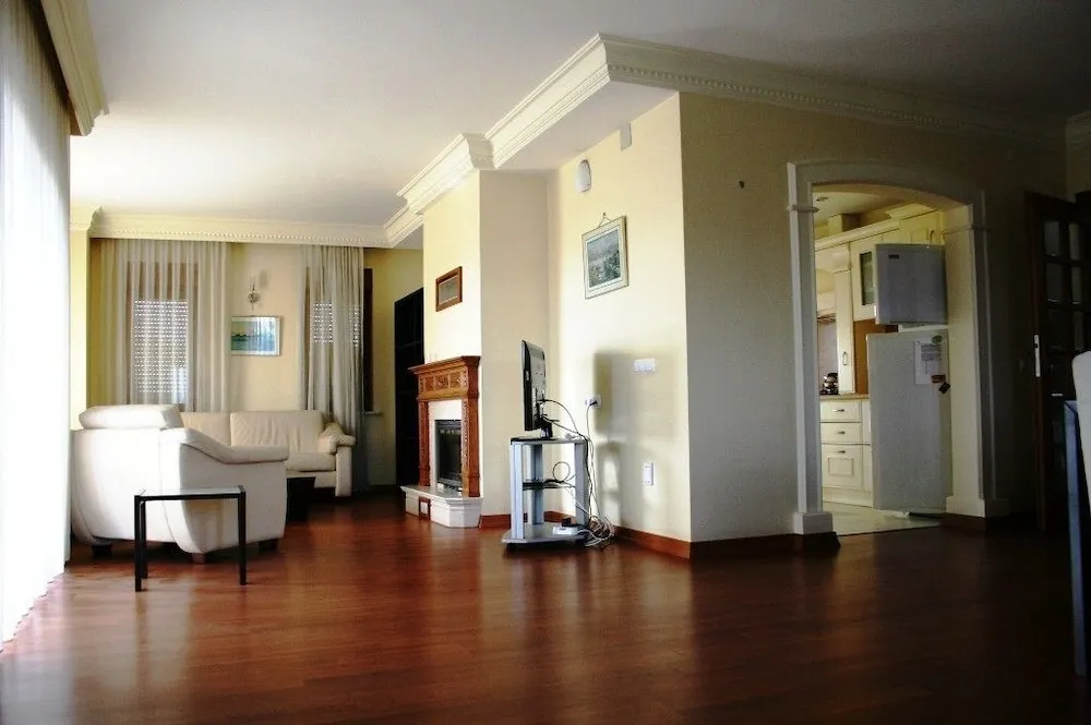 Family Villa, 4 Yatak Odası, Teras, Bahçe Manzaralı
