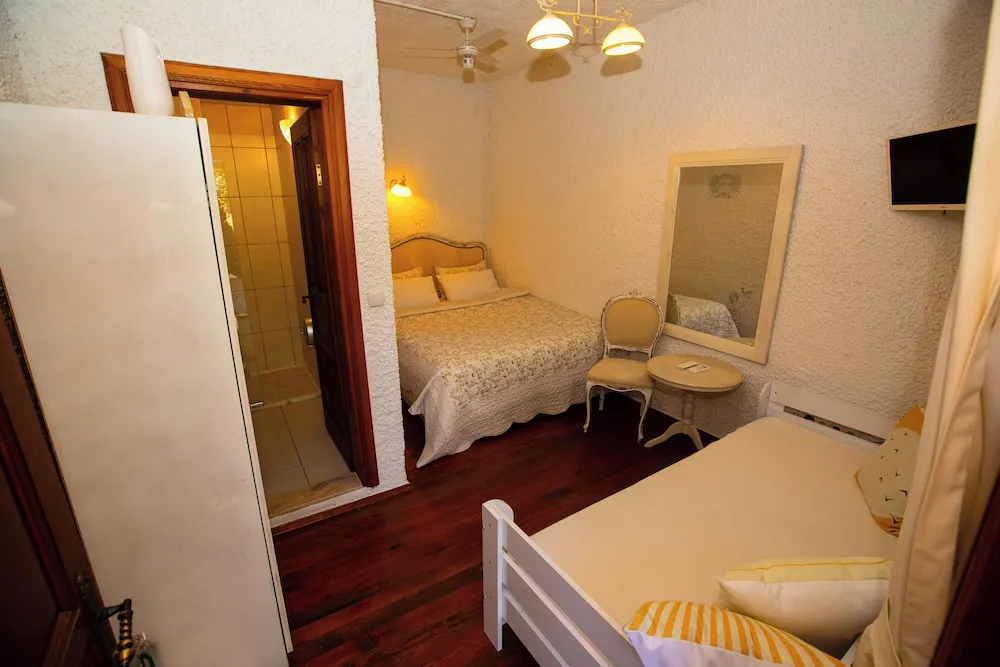 Deluxe Tek Büyük Yataklı Oda, 1 Çift Kişilik Yatak, Bahçe Manzaralı, Bahçeli
