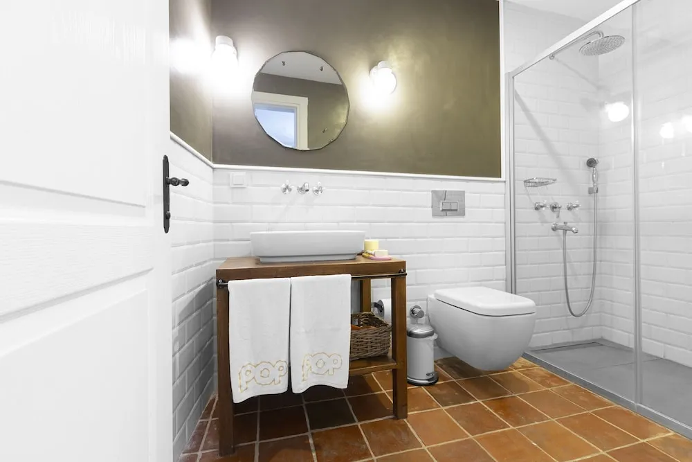 Classic Tek Büyük Yataklı Oda Sokak Girişli