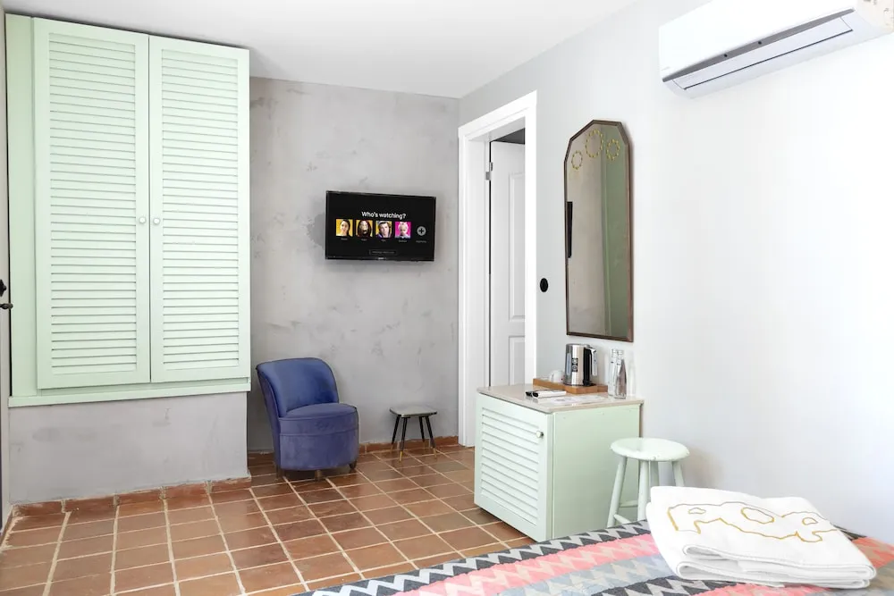 Classic Tek Büyük Yataklı Oda Sokak Girişli