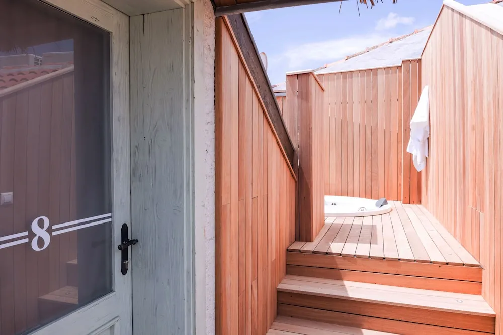 Deluxe Tek Büyük Yataklı Oda, Sıcak Su Küveti