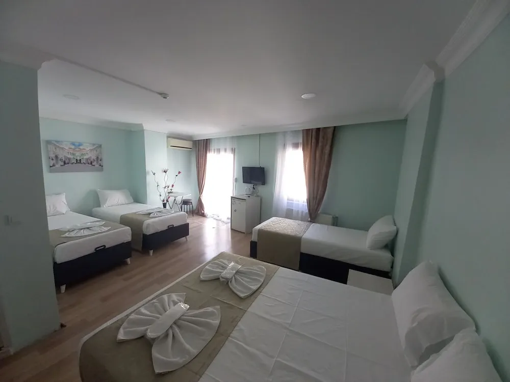 Economy Üç Kişilik Oda, Şehir Manzaralı