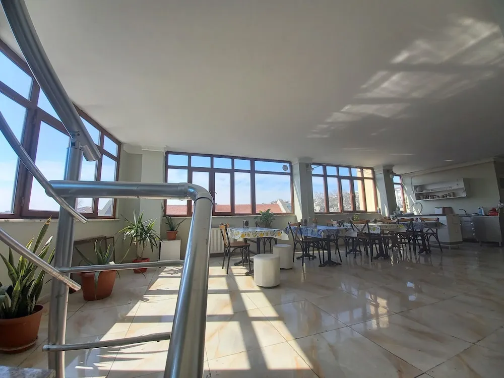 Economy Üç Kişilik Oda, Şehir Manzaralı