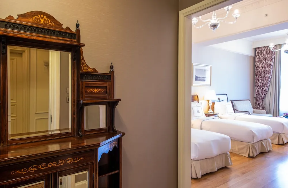 Grand Pera Studio Triple Room