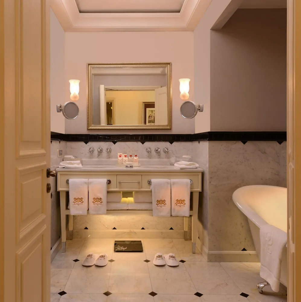Grand Pera Studio Triple Room