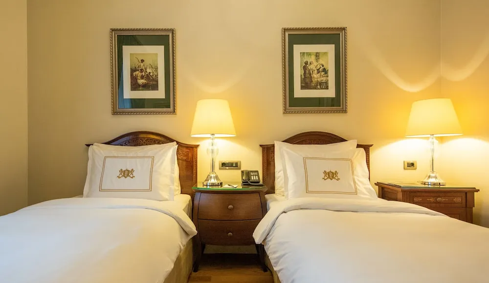 Deluxe Pera Side Room with Twin Bed