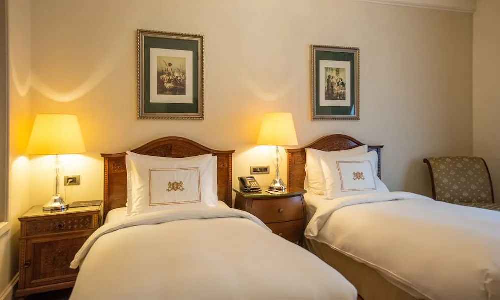 Deluxe Pera Side Room with Twin Bed
