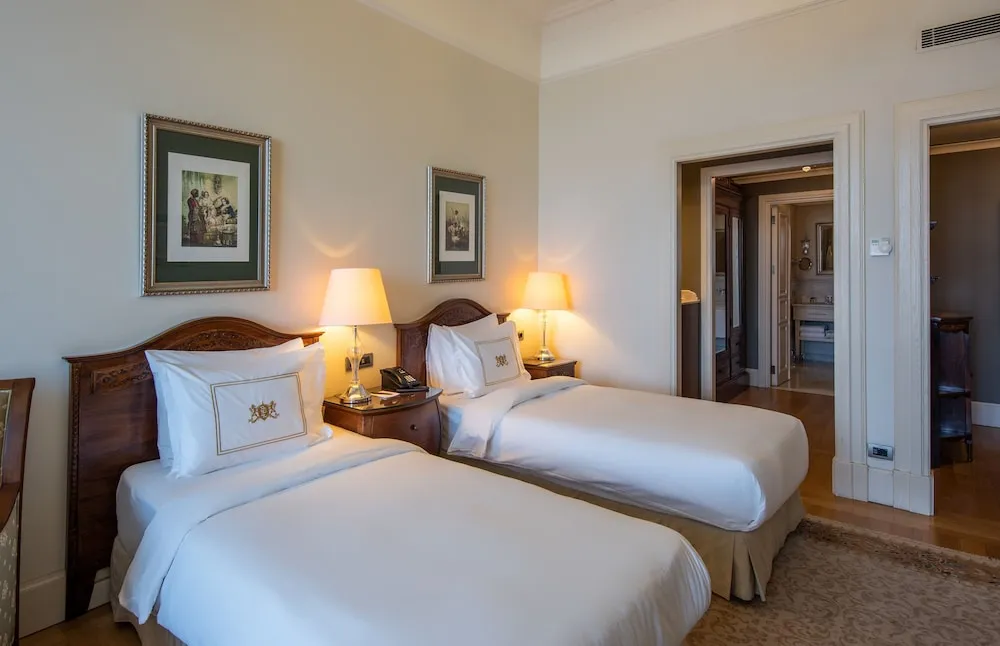 Deluxe Pera Side Room with Twin Bed
