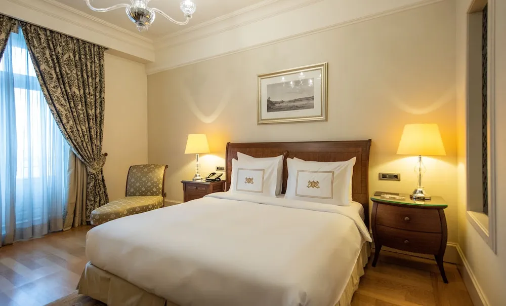 Deluxe Pera Side Room with Twin Bed