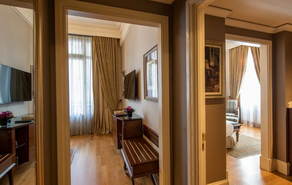 Ernest Hemingway Suite