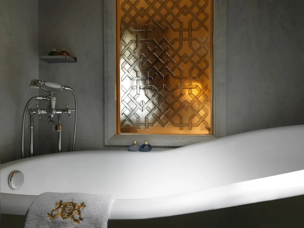 Ernest Hemingway Suite