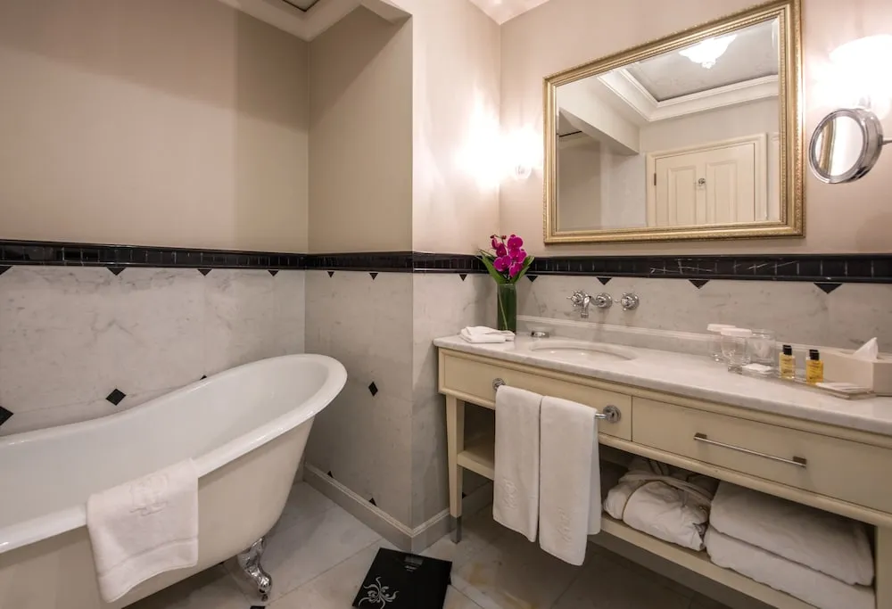 Ernest Hemingway Suite