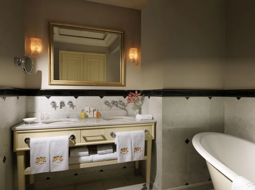 Grand Pera Triple Room
