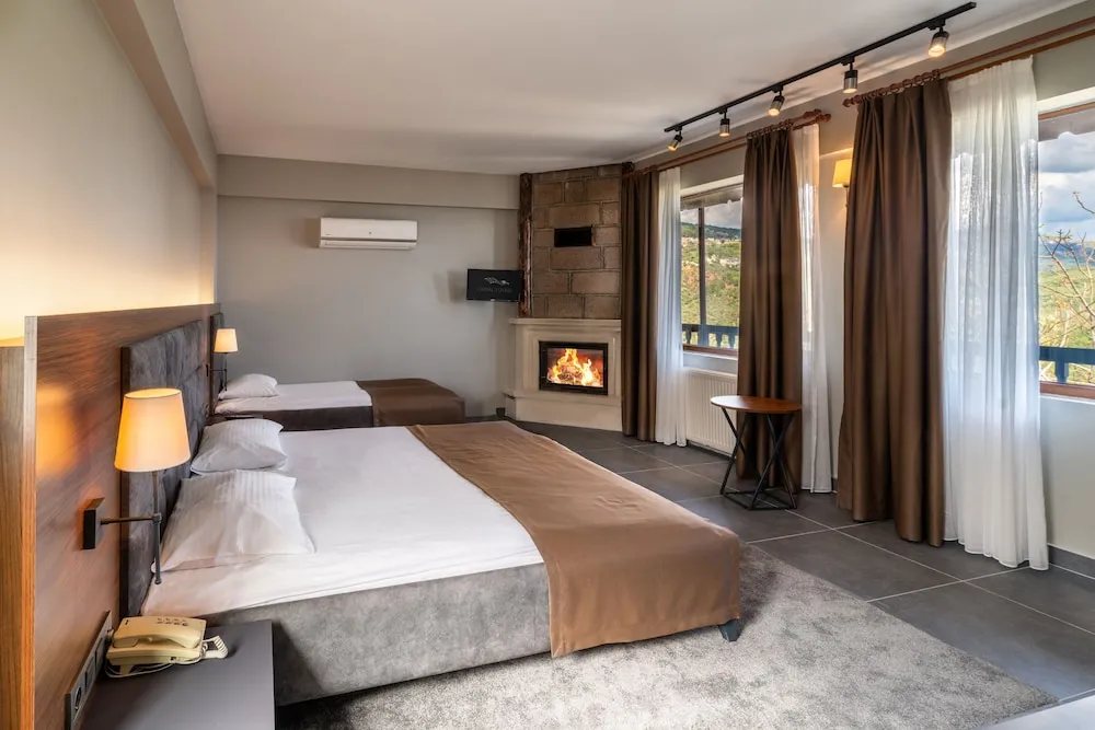Deluxe Triple Room with Fireplace