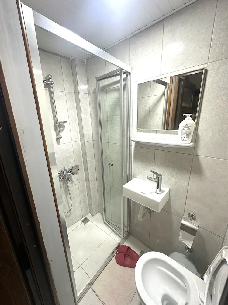 Standard Tek Büyük Yataklı Oda