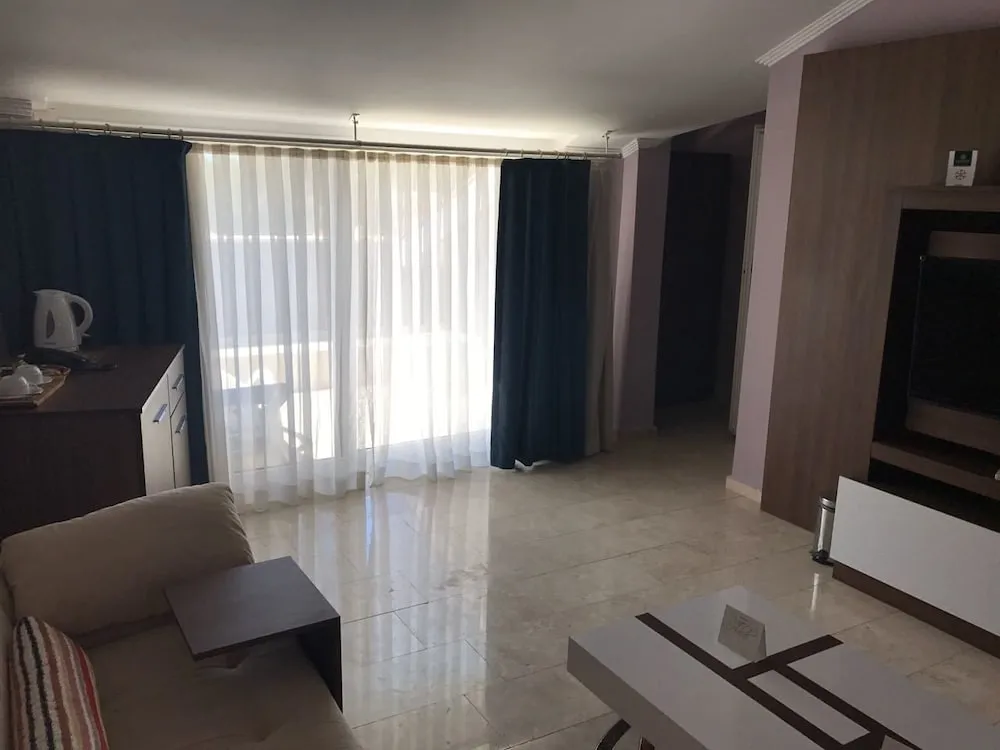 Süit, Havuz Manzaralı