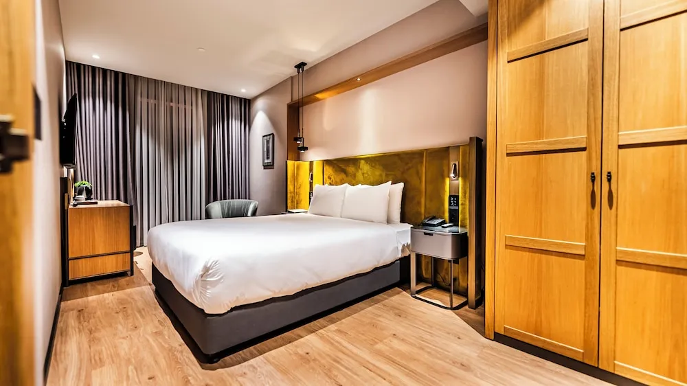 Deluxe Tek Büyük Yataklı Oda