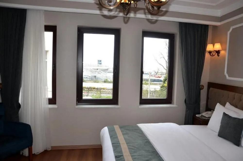 Deluxe Tek Büyük Yataklı Oda, Kısmi Deniz Manzaralı