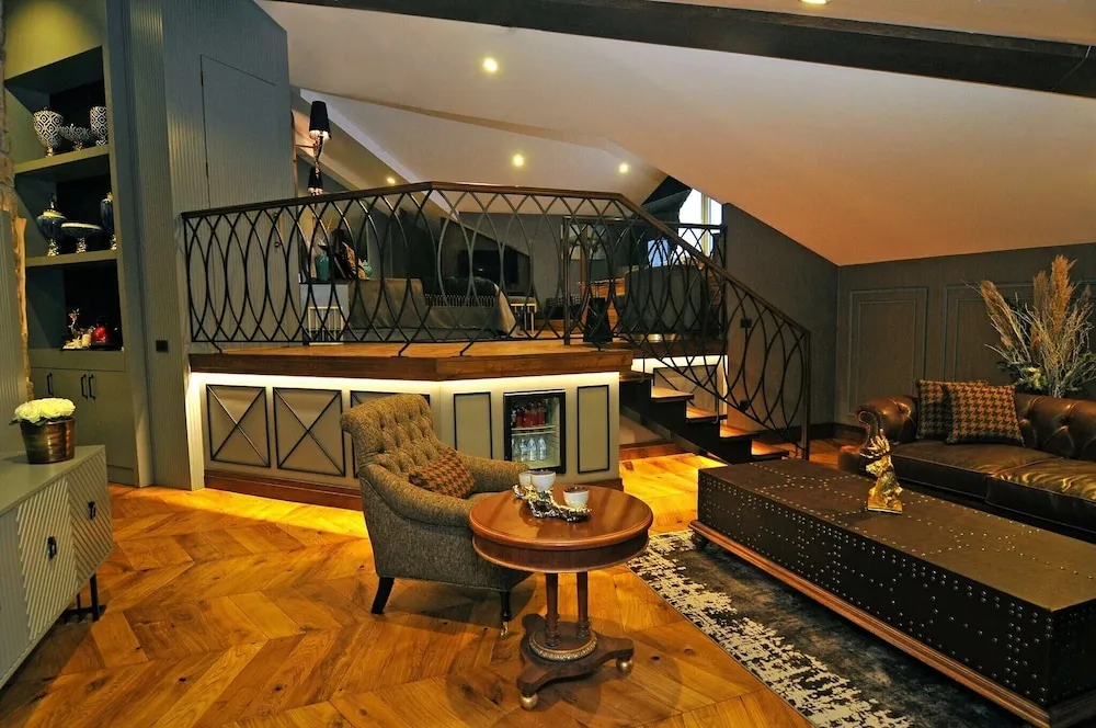 SUPERIOR KING SUITE