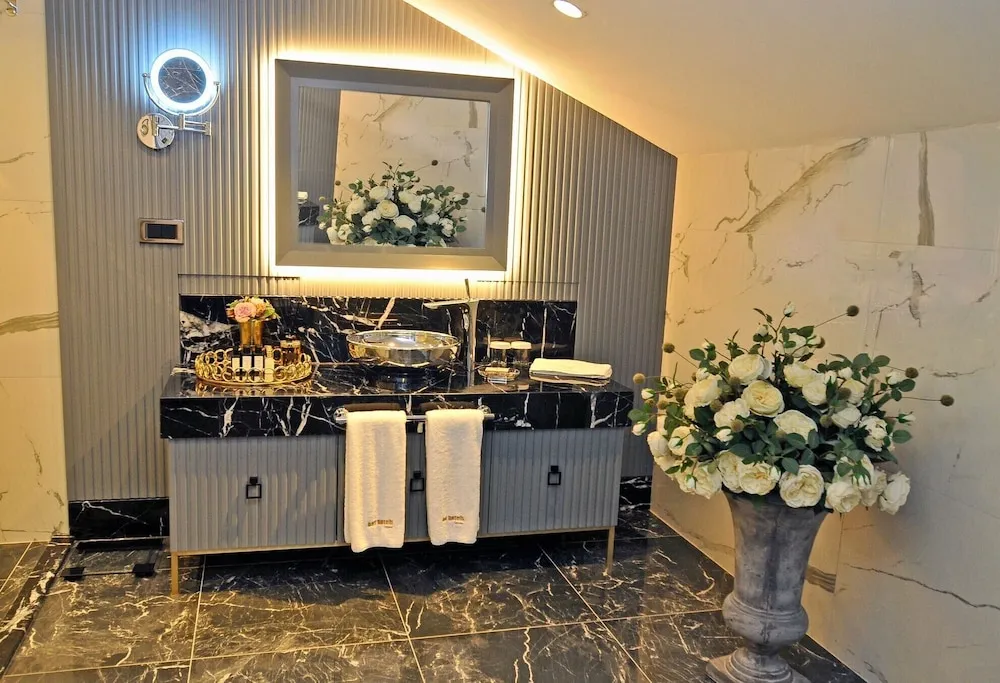 SUPERIOR KING SUITE