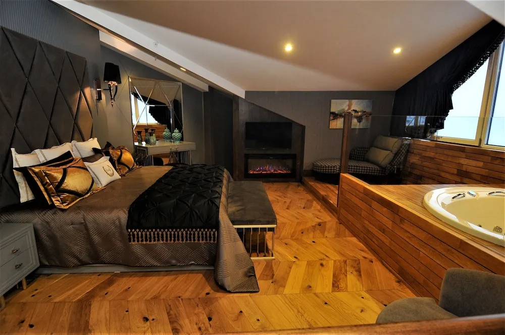 SUPERIOR KING SUITE