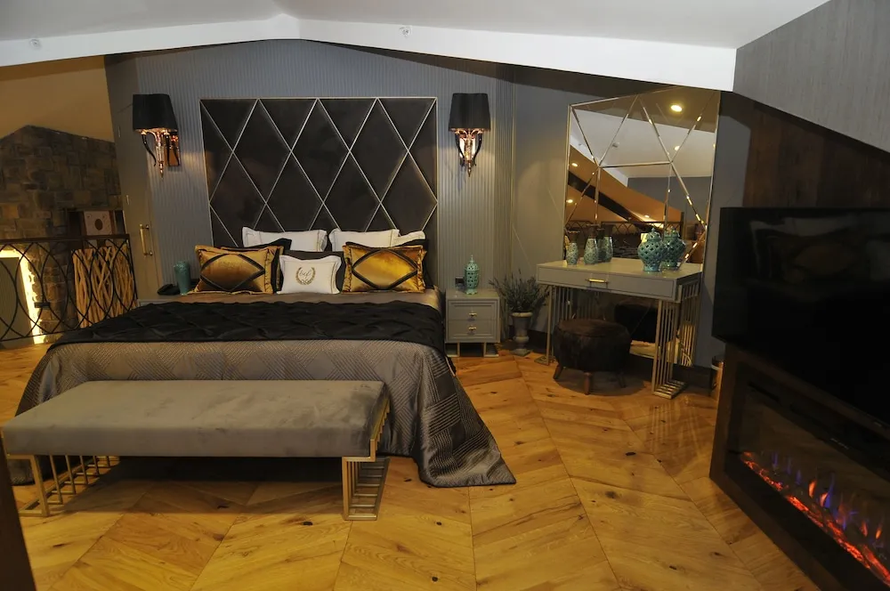 SUPERIOR KING SUITE