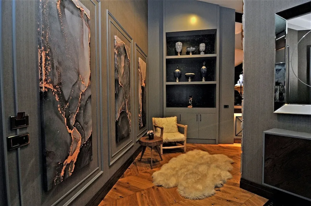 SUPERIOR KING SUITE