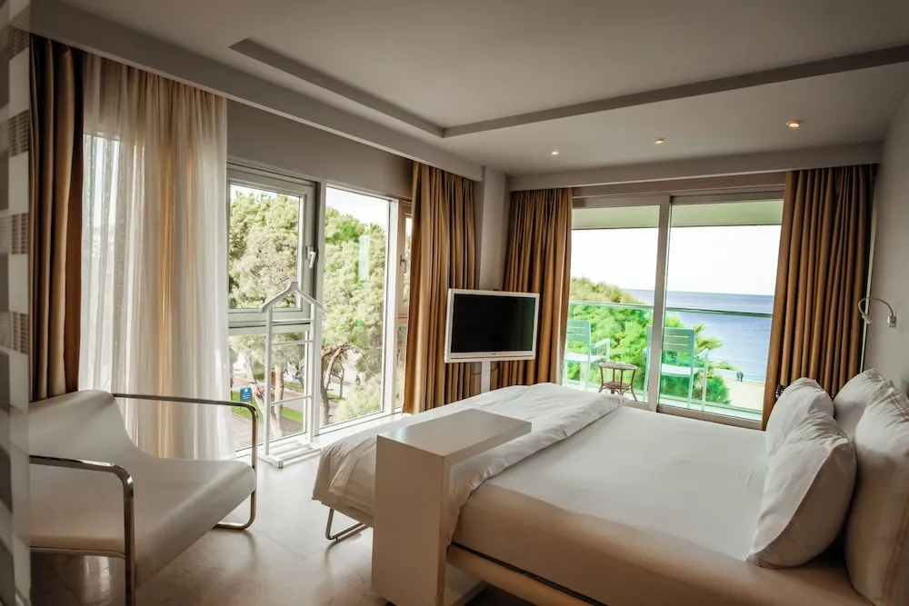 Deluxe Tek Büyük Yataklı Oda, Deniz Manzaralı