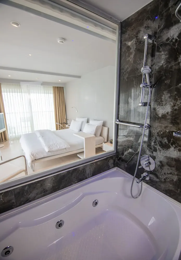 Deluxe Tek Büyük Yataklı Oda, Deniz Manzaralı