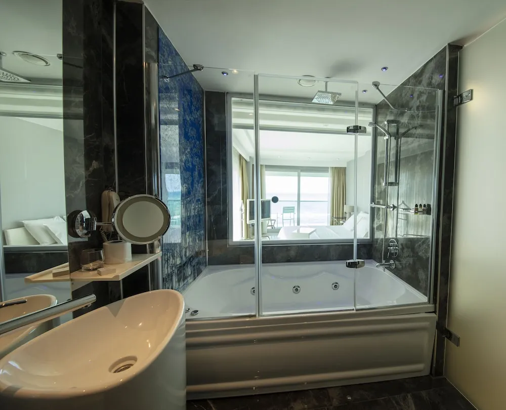 Deluxe Tek Büyük Yataklı Oda, Deniz Manzaralı