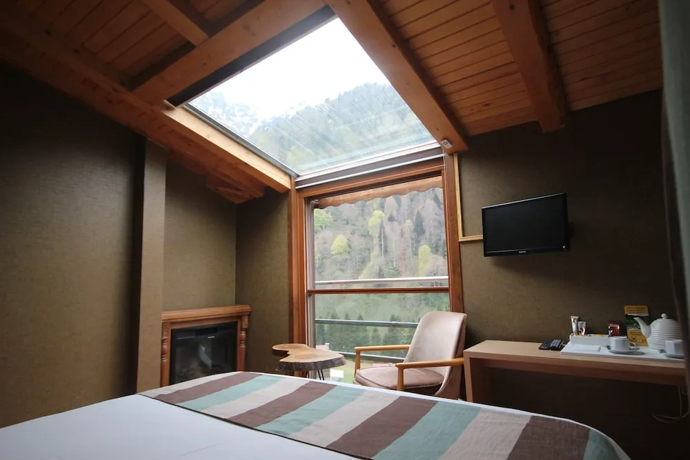 Honeymoon Tek Büyük Yataklı Oda